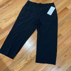 Lululemon wanderer crop NWT
